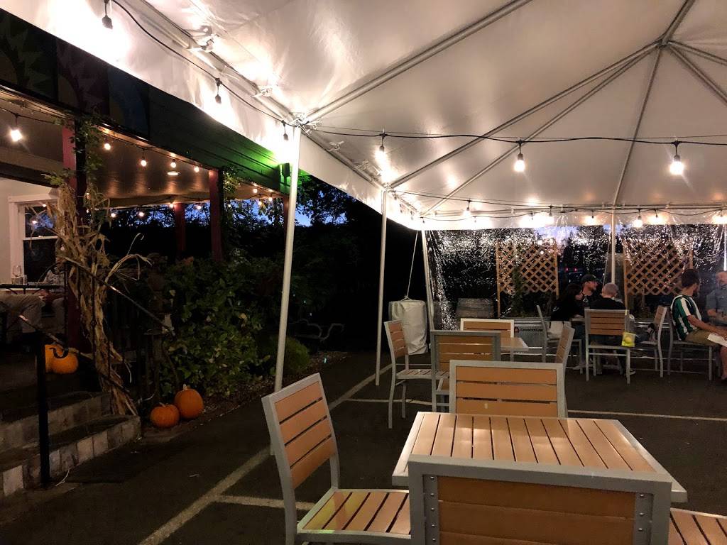 Saw Shop Gallery Bistro | restaurant | 3825 Main St, Kelseyville, CA 95451, USA | 7072780129 OR +1 707-278-0129