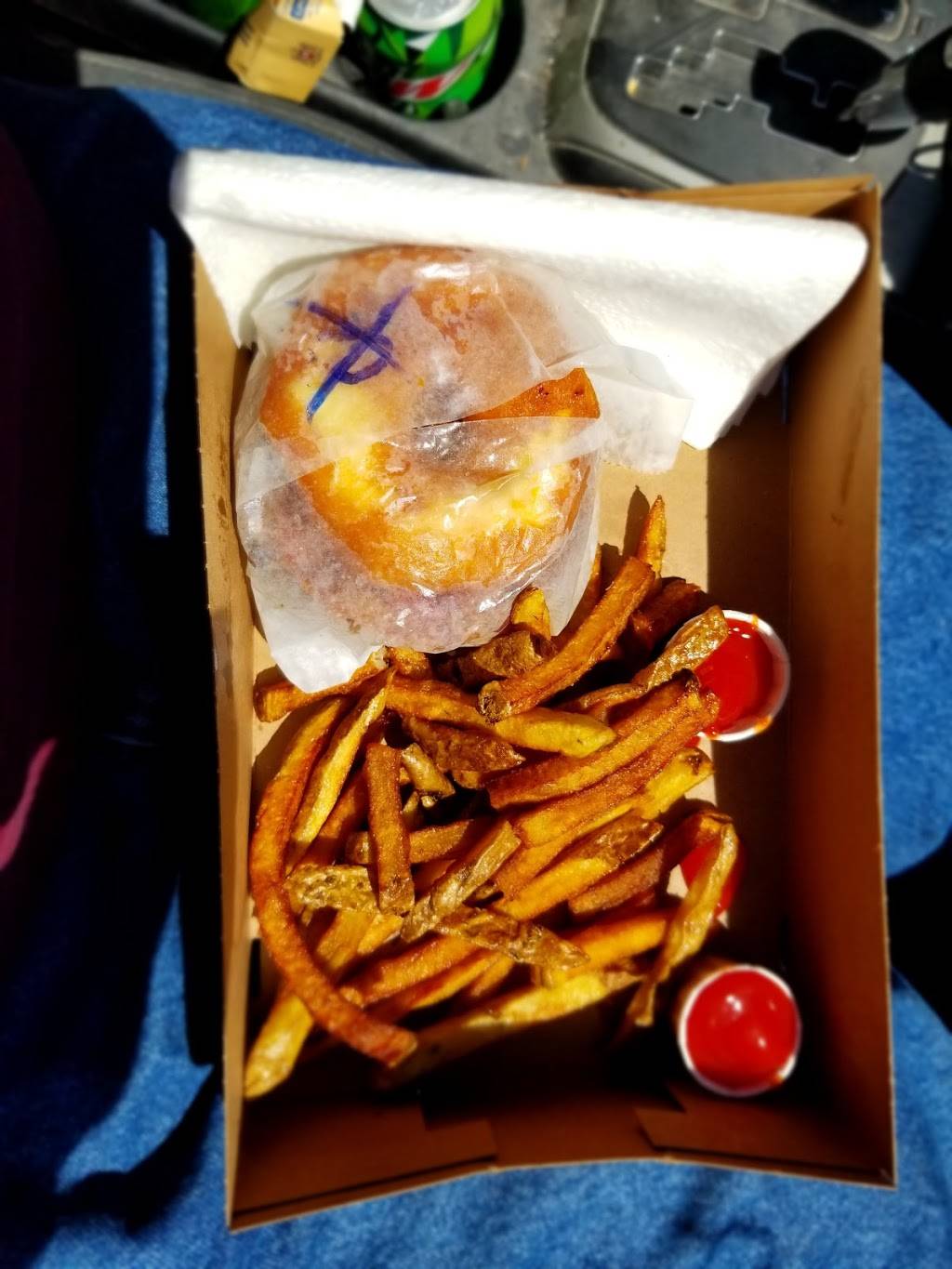 Beansies Bus | restaurant | 1 Sherman St, Burlington, VT 05401, USA | 8023437181 OR +1 802-343-7181