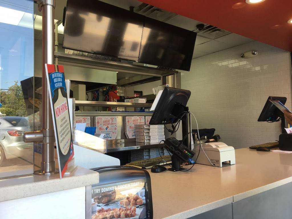 Dominos Pizza | meal delivery | 1022 Waukegan Rd, Northbrook, IL 60062, USA | 8472050025 OR +1 847-205-0025