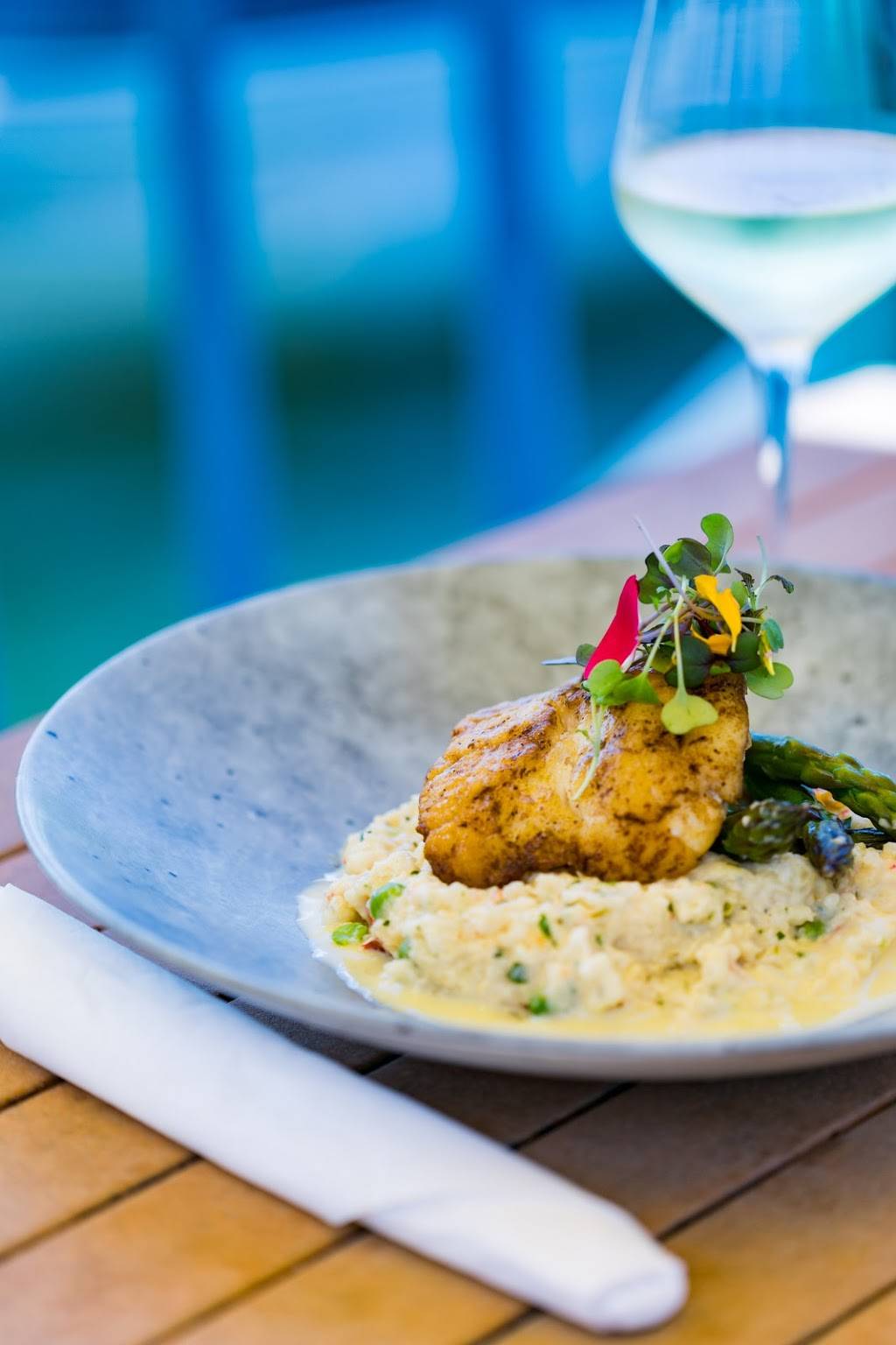 Hogfish Harrys Restaurant + Bar | restaurant | 600 Neapolitan Way, Naples, FL 34103, USA | 2397767623 OR +1 239-776-7623