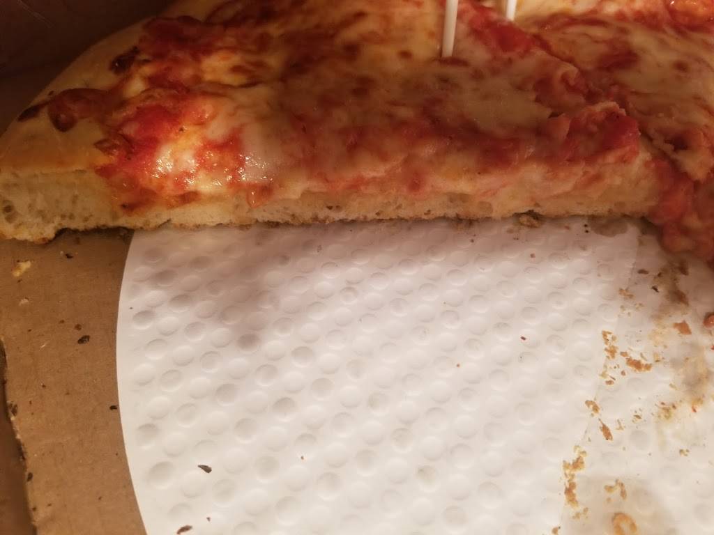 Middle Island Pizza | restaurant | 586 Middle Country Rd, Middle Island, NY 11953, USA | 6319240091 OR +1 631-924-0091