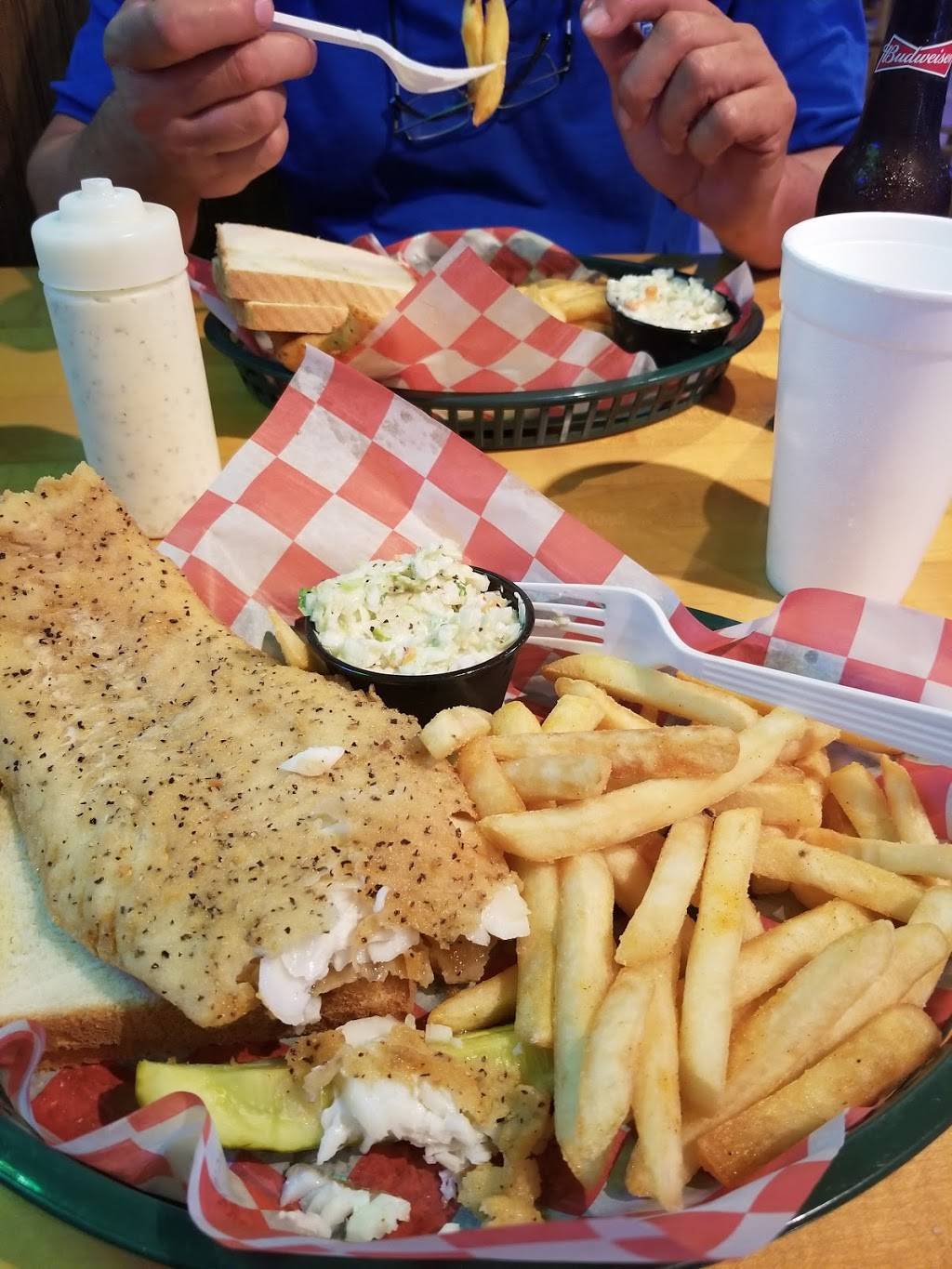 Passtime Fish House | restaurant | 10801 Locust Rd, Louisville, KY 40299, USA | 5022674633 OR +1 502-267-4633