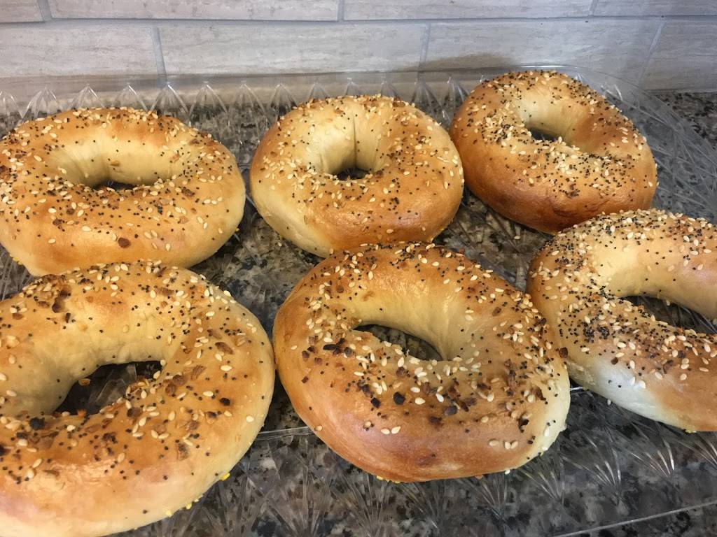 Giovannis Brooklyn Bagels | restaurant | 9106 Coast Guard Rd, Emerald Isle, NC 28594, USA | 9549139401 OR +1 954-913-9401