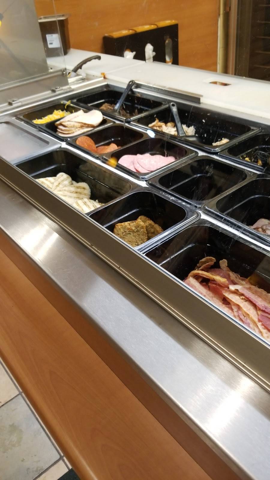 Subway | restaurant | 3602 - 3604 Post Rd, Warwick, RI 02886, USA | 4019215505 OR +1 401-921-5505