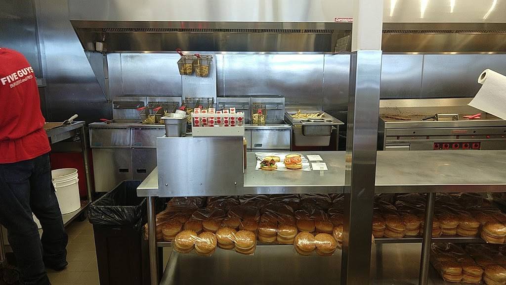 Five Guys | meal takeaway | 11220 NE 124th St, Kirkland, WA 98034, USA | 4258143256 OR +1 425-814-3256