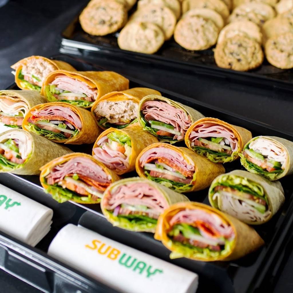 Subway | meal delivery | 12020 SW 8th St, Miami, FL 33184, USA | 3052072648 OR +1 305-207-2648