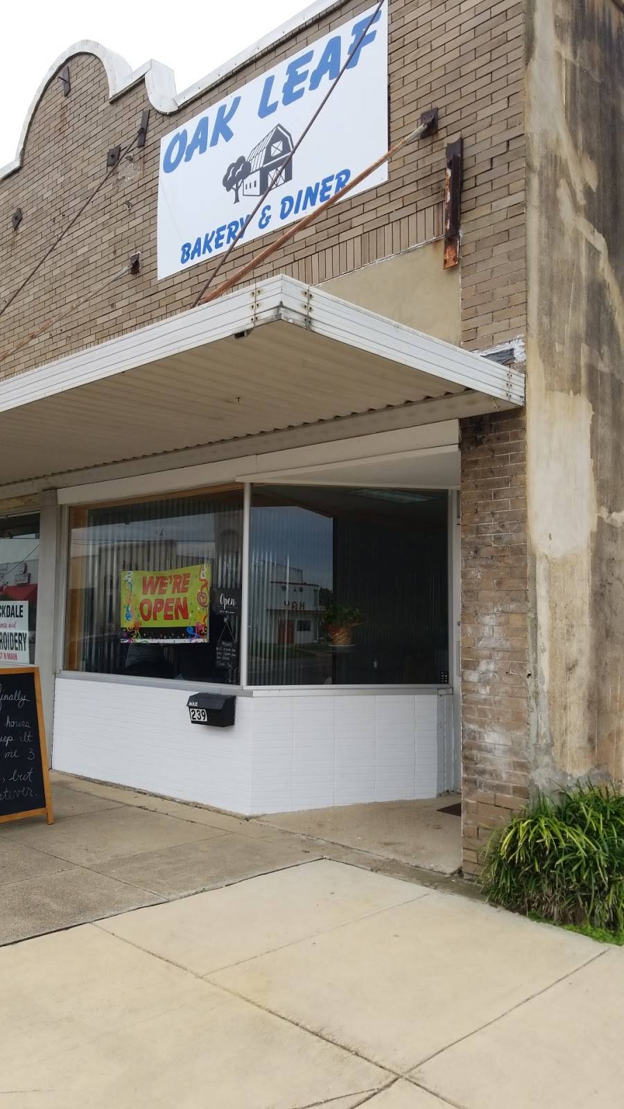 Oakleaf Bakery & Diner | restaurant | 239 N Main St, Rockdale, TX 76567, USA | 5125435070 OR +1 512-543-5070
