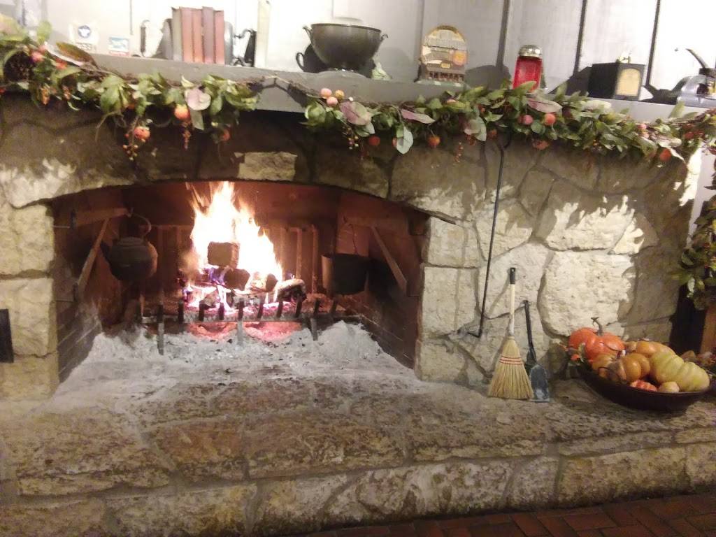 Cracker Barrel Old Country Store | restaurant | 915 N Woodbine Rd, St Joseph, MO 64506, USA | 8162795191 OR +1 816-279-5191