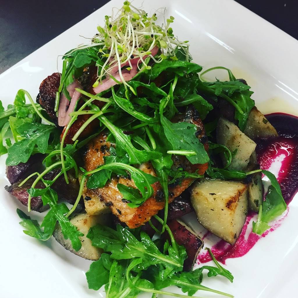 The Hollow Bistro & Brew | restaurant | 10641 Main St, Clarence, NY 14031, USA | 7167597351 OR +1 716-759-7351