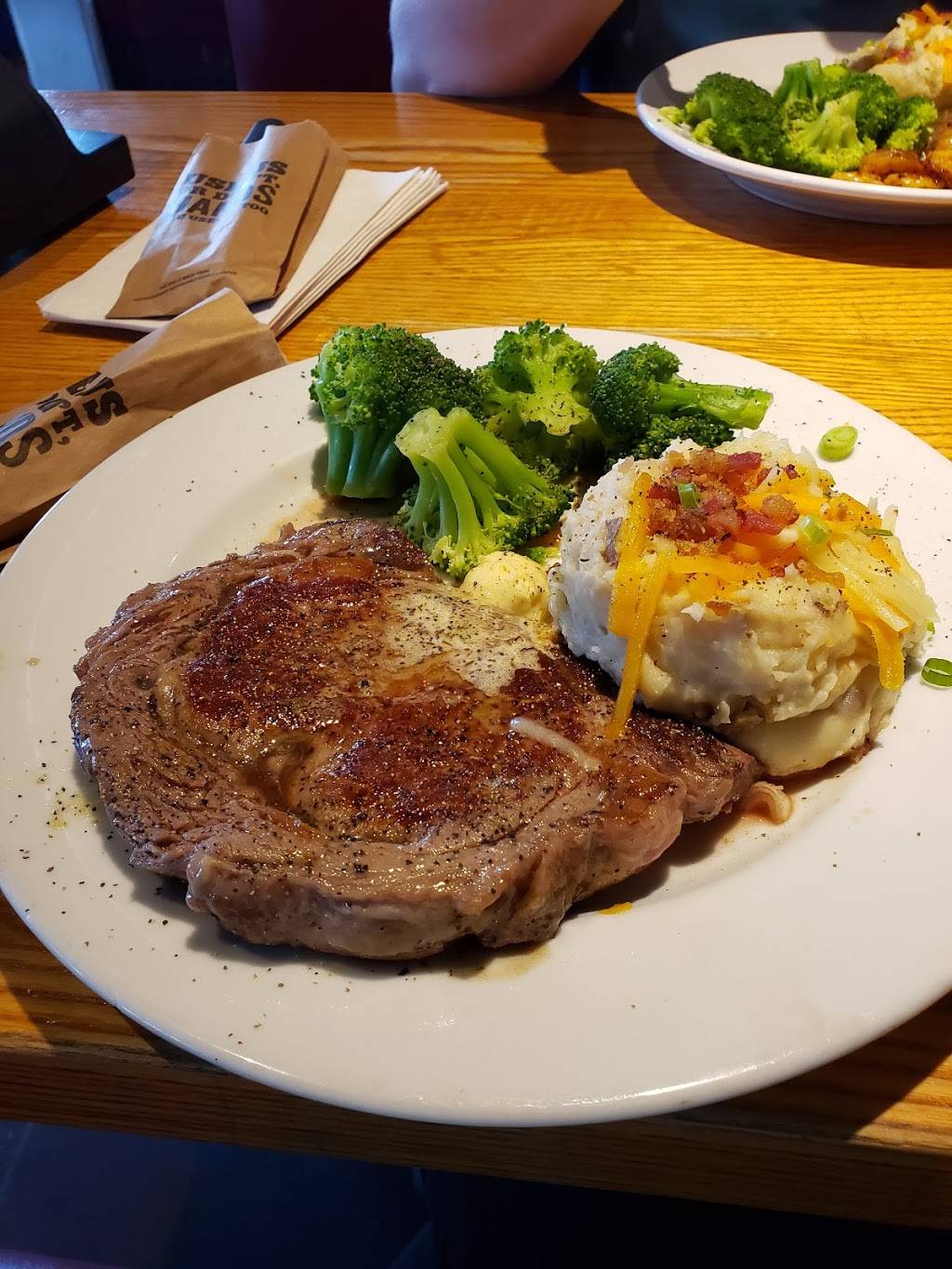 Chilis Grill & Bar | restaurant | 15291 Crossroads Pkwy, Gulfport, MS 39503, USA | 2288312251 OR +1 228-831-2251