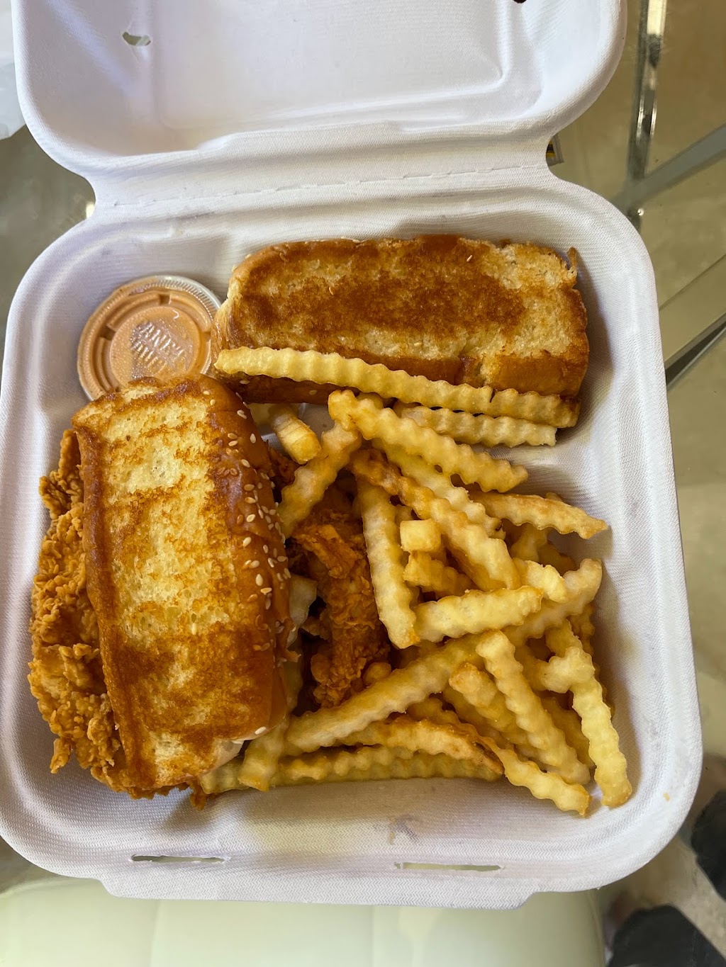 Raising Canes Chicken Fingers | restaurant | 1220 Galleria Blvd, Roseville, CA 95678, USA | 9165475425 OR +1 916-547-5425