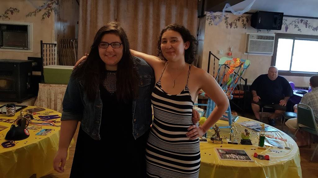 Bladers Dakota Inn | restaurant | W9501 County Road Jj, Wautoma, WI 54982, USA | 9207873227 OR +1 920-787-3227