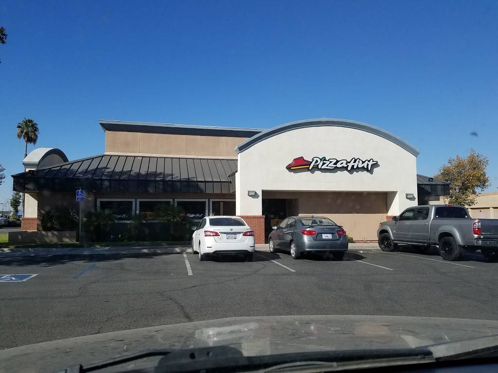 Pizza Hut | restaurant | 1675 N Perris Blvd Ste E, Perris, CA 92571, USA | 9516575456 OR +1 951-657-5456