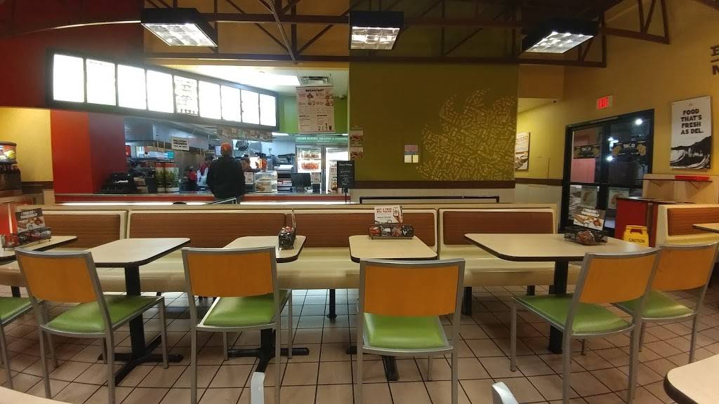 Del Taco | meal takeaway | 2515 N Hollywood Way, Burbank, CA 91505, USA | 8185650534 OR +1 818-565-0534