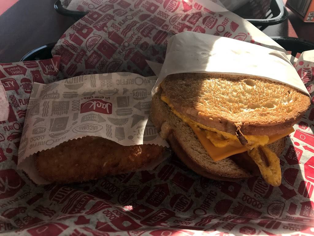 Jack in the Box | restaurant | 837 E Washington St, Petaluma, CA 94952, USA | 7077633612 OR +1 707-763-3612