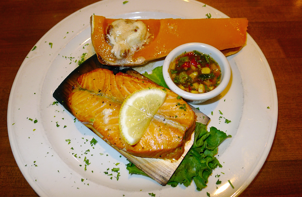 Bass Lake Taverne & Inn | restaurant | 426 South St, Chardon, OH 44024, USA | 4402853100 OR +1 440-285-3100