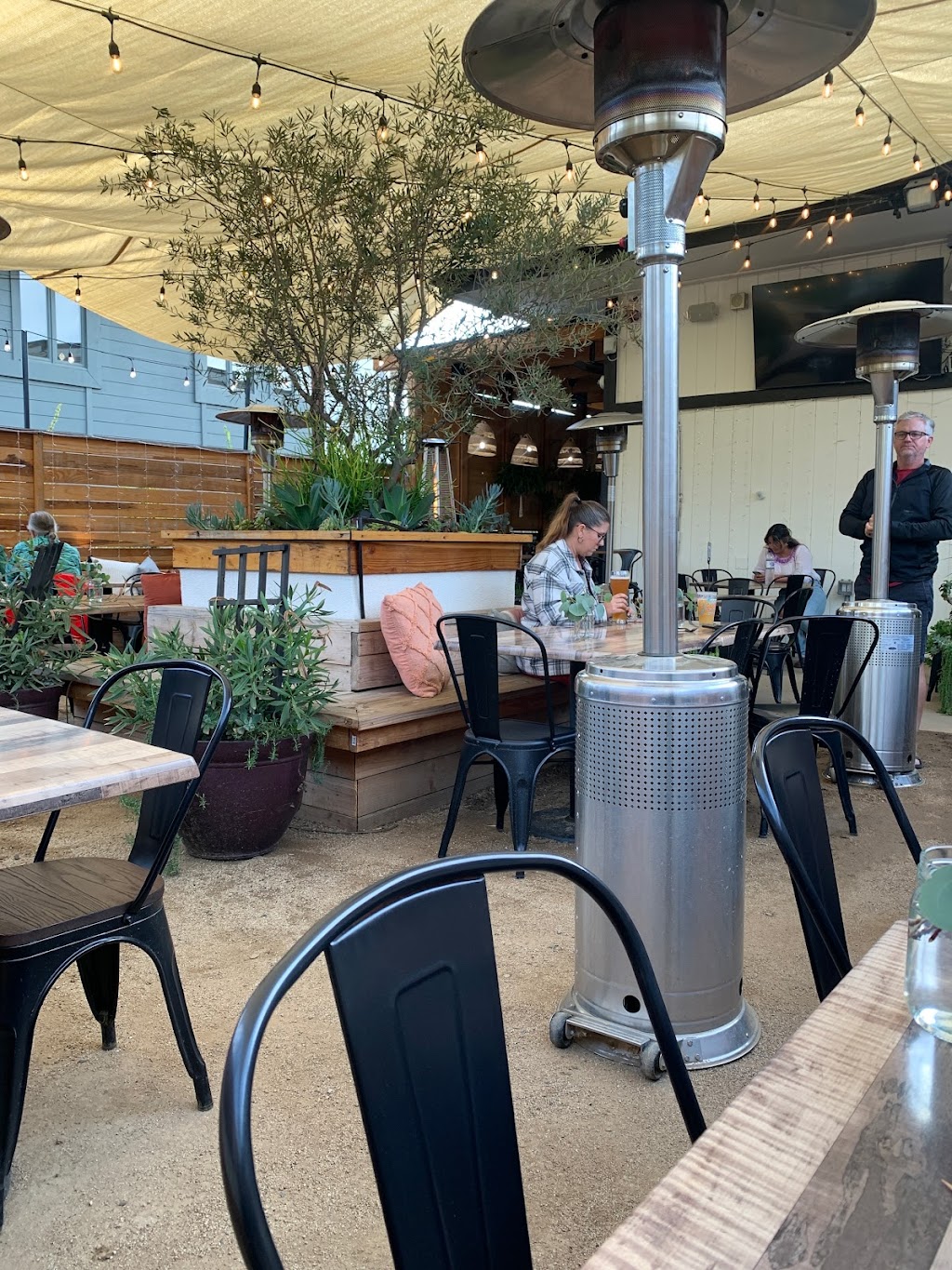 Side Yard Public House | restaurant | 10326 Meadow Glen Way E, Escondido, CA 92026, USA | 7602971051 OR +1 760-297-1051