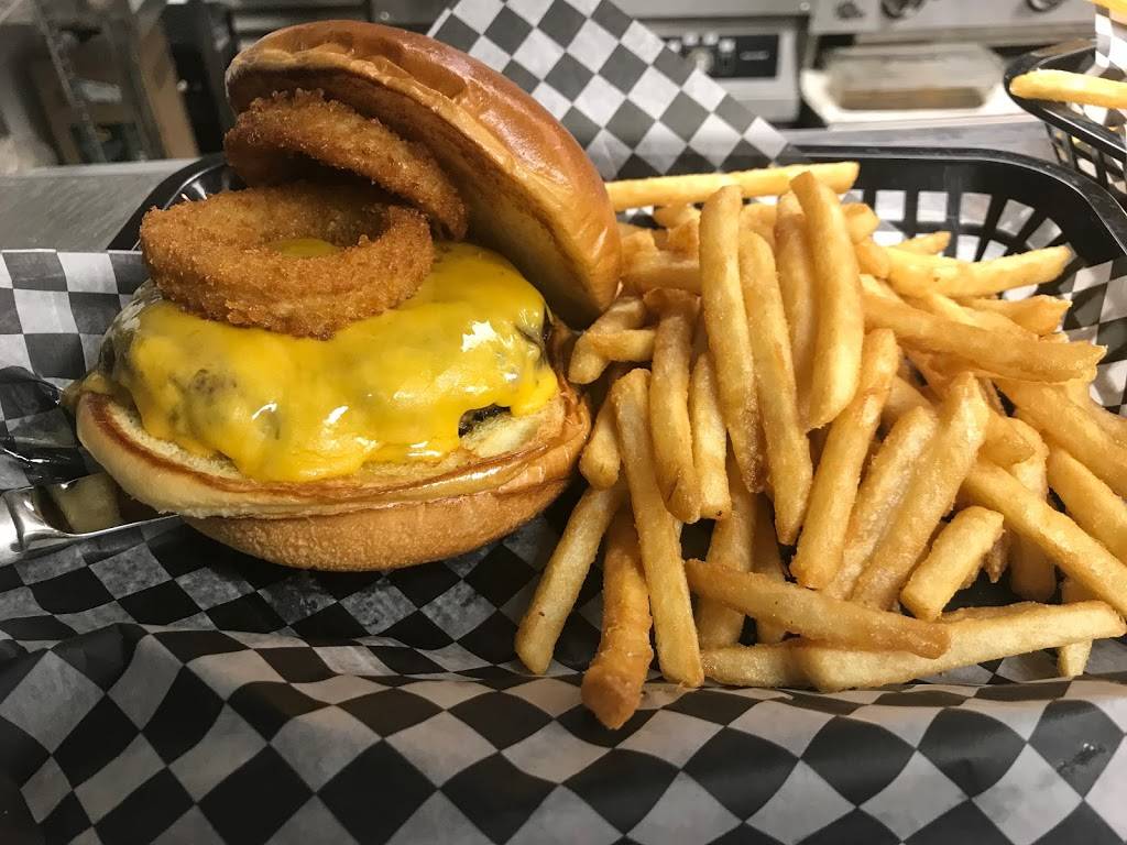 National Pizza Pub and Grille | restaurant | 5501 W National Ave, West Milwaukee, WI 53214, USA | 4146714224 OR +1 414-671-4224