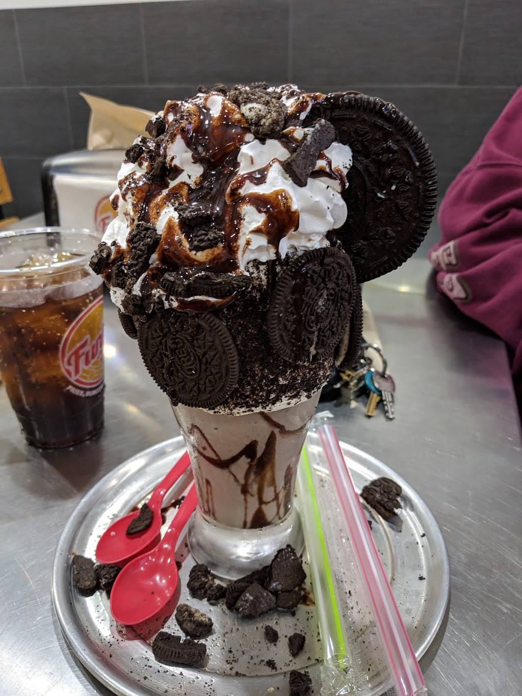 Funky Fries and Burgers | restaurant | 1480 Jamacha Road #203, El Cajon, CA 92019, USA | 6193285959 OR +1 619-328-5959