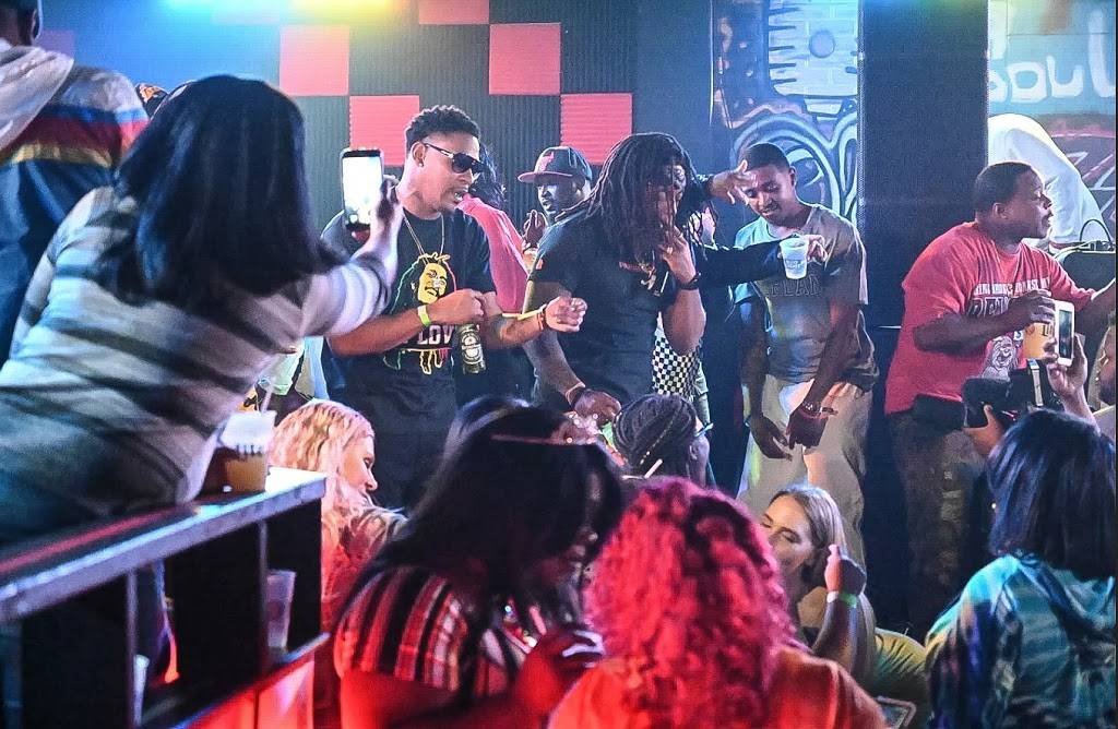 Jimmy Squids Hideout | restaurant | 705 Co Rd 6, Elkhart, IN 46514, USA | 5743276190 OR +1 574-327-6190