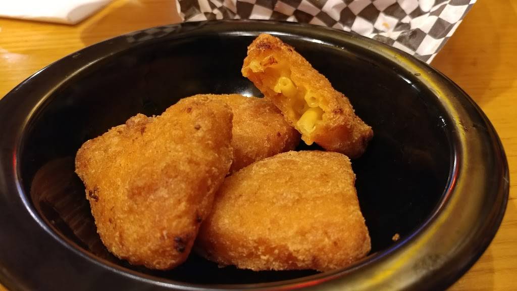 Wild Wings n Things | restaurant | 6504 S Academy Blvd, Colorado Springs, CO 80906, USA | 7195766400 OR +1 719-576-6400