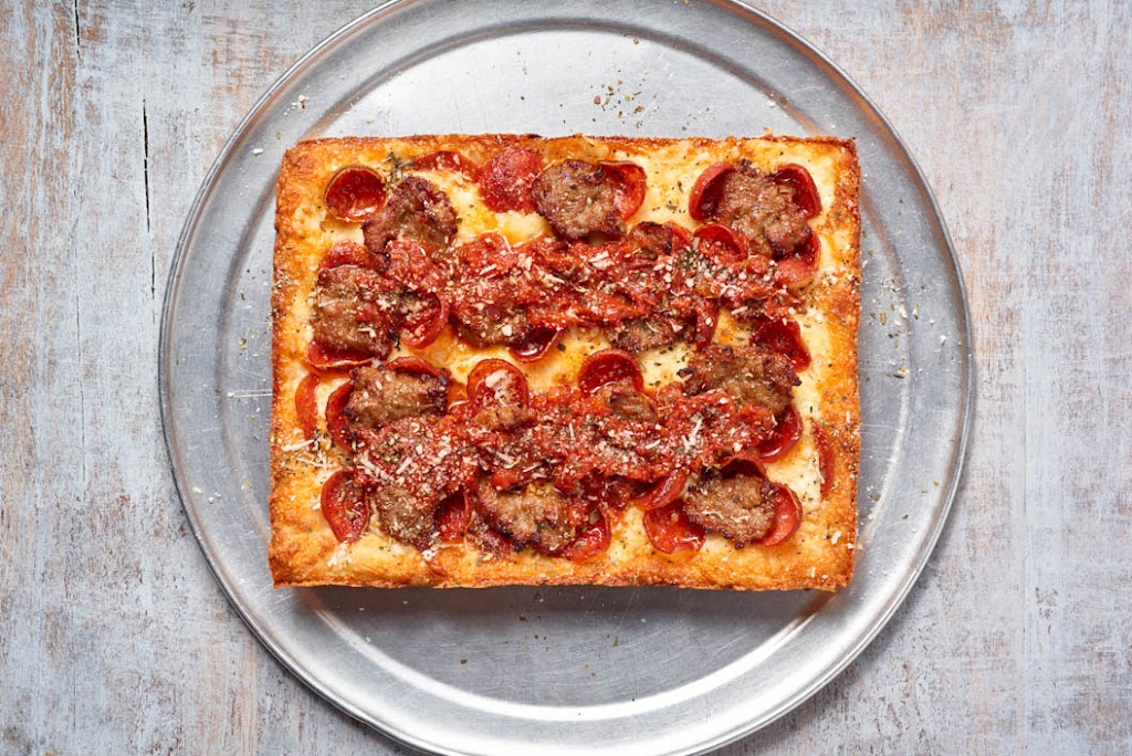 Antonios Pizzeria LoSchiavo | restaurant | 2205 E Maple St, North Canton, OH 44720, USA | 3304970500 OR +1 330-497-0500