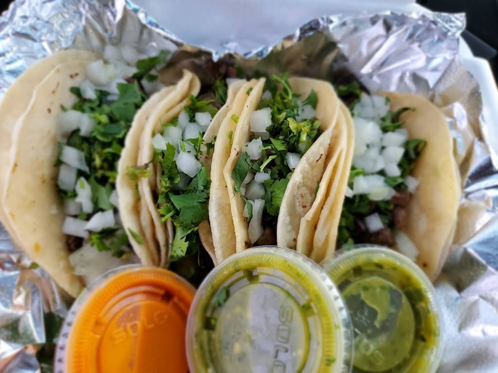 El Pariente Mexican Food Truck | restaurant | 1570 White Bear Ave, St Paul, MN 55106, USA | 6122506288 OR +1 612-250-6288
