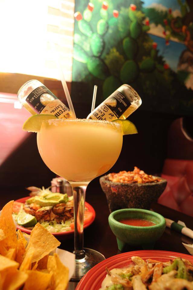 El Toro | restaurant | 1576 W Oak St, Zionsville, IN 46077, USA | 3177331400 OR +1 317-733-1400