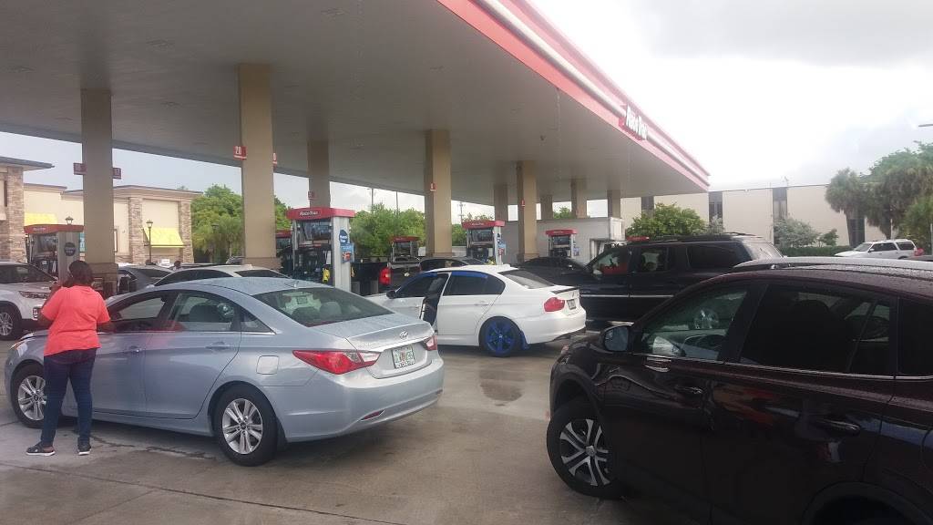 RaceTrac | bakery | 4697 FL-7, Lauderdale Lakes, FL 33319, USA | 9544972971 OR +1 954-497-2971