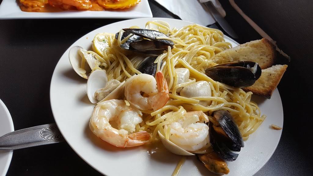 Alfredos | restaurant | 229 Brighton Ave, Allston, MA 02134, USA | 6175628222 OR +1 617-562-8222