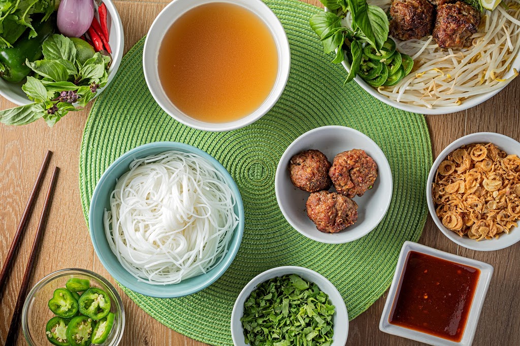 Viet Nom Nom - The Hatchery | restaurant | 135 N Kedzie Ave C-119, Chicago, IL 60612, USA | 3125361257 OR +1 312-536-1257