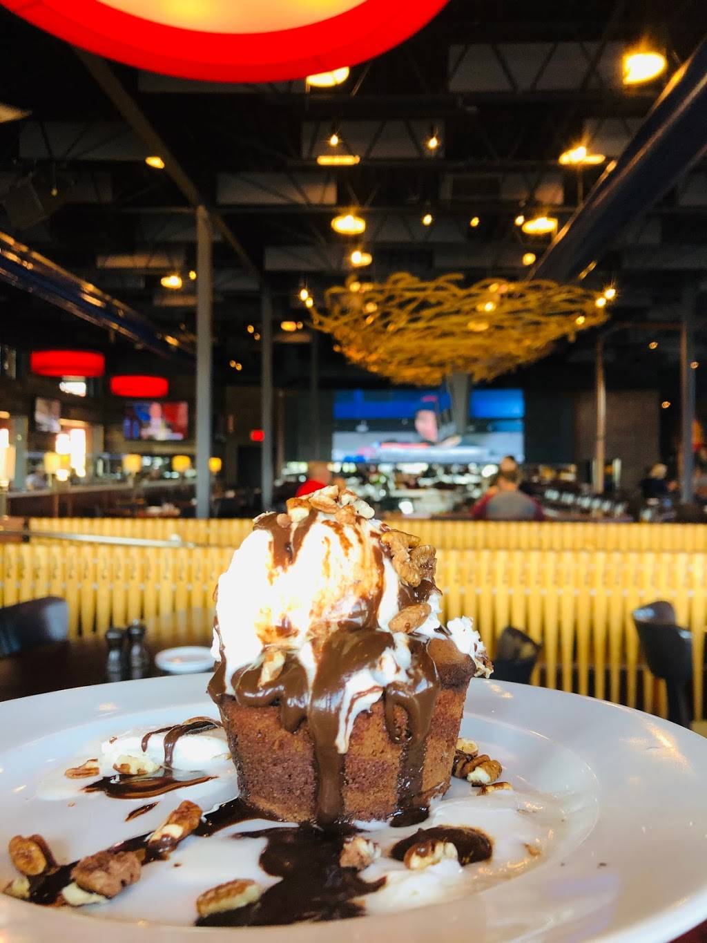 La Cage - Brasserie sportive | restaurant | 837 Rue Clemenceau, Québec, QC G1C 2K6, Canada | 4186639000 OR +1 418-663-9000