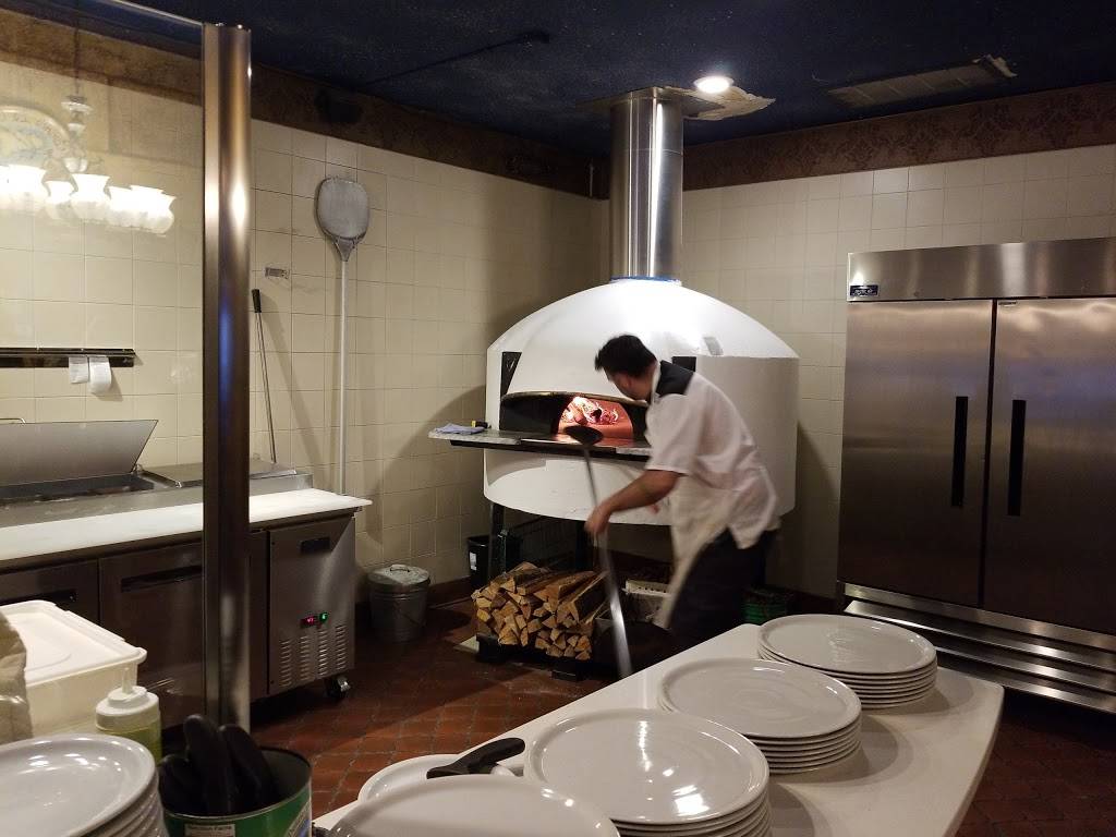 Carinis Southern Italian Restaurant | restaurant | 3468 N Oakland Ave, Milwaukee, WI 53211, USA | 4149639623 OR +1 414-963-9623