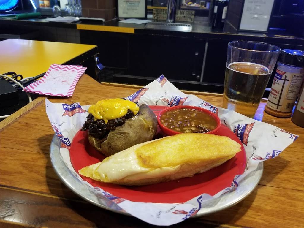 Bandanas Bar-B-Q | restaurant | 308 S 44th St, Mt Vernon, IL 62864, USA | 6183156550 OR +1 618-315-6550