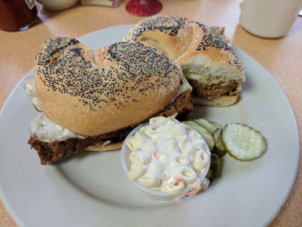 Jenis Main Street Grill | restaurant | 54195 NY-25, Southold, NY 11971, USA | 6317659610 OR +1 631-765-9610