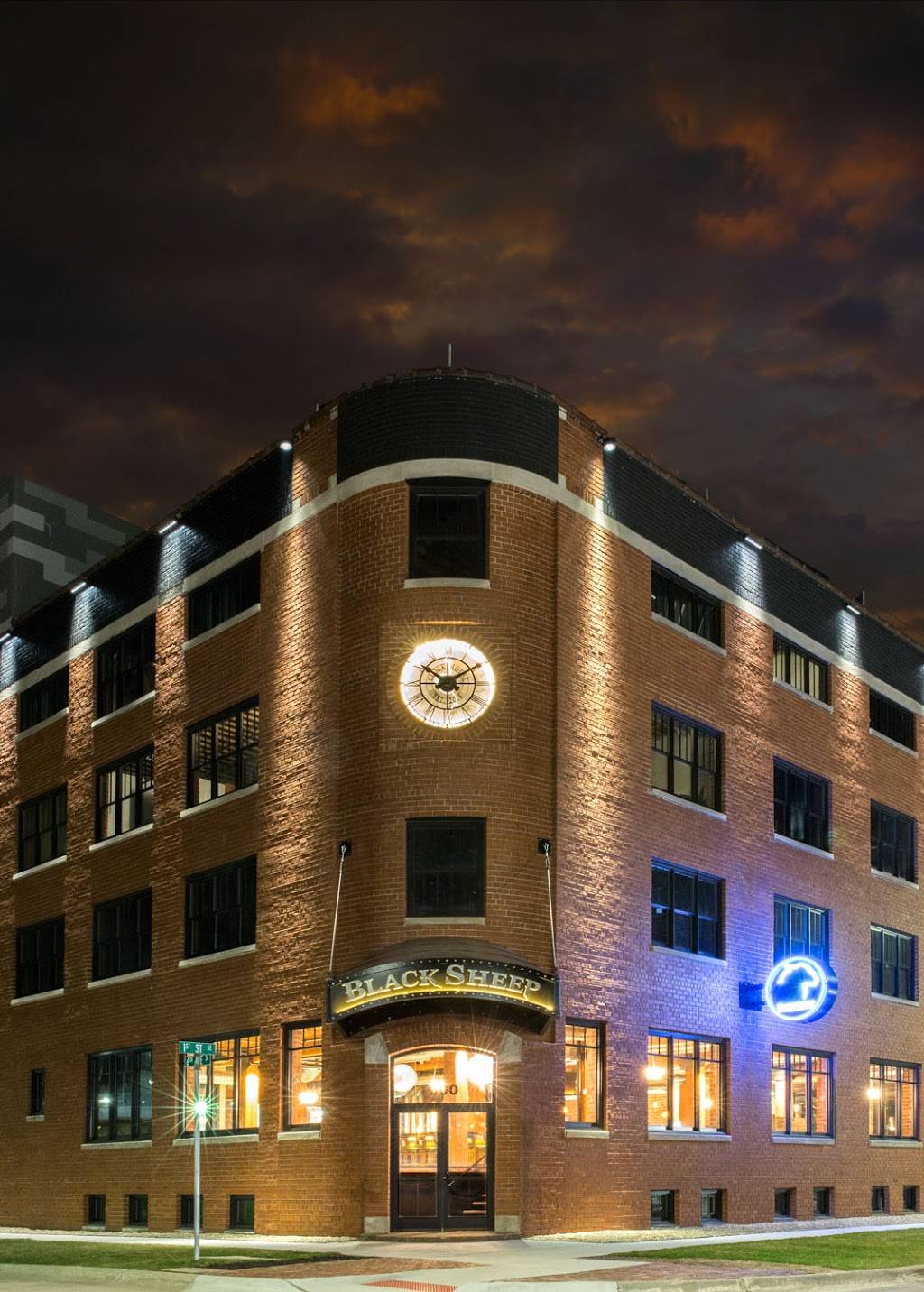 Black Sheep Social Club | restaurant | 600 1st St SE, Cedar Rapids, IA 52401, USA | 3192007070 OR +1 319-200-7070