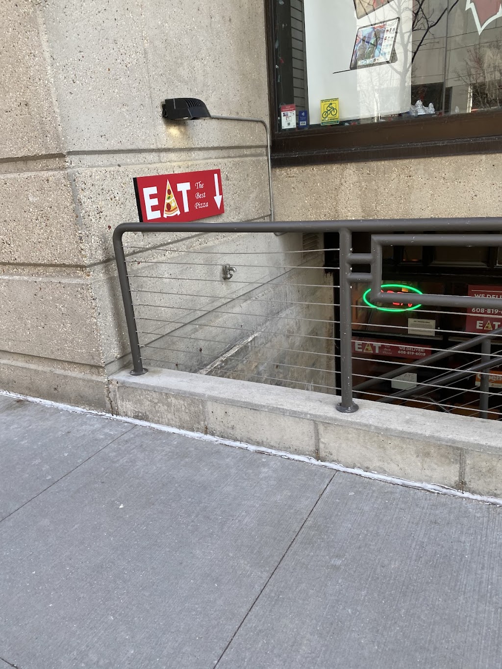 Eat the Best Pizza | restaurant | 711 State St, Madison, WI 53703, USA | 6088196019 OR +1 608-819-6019