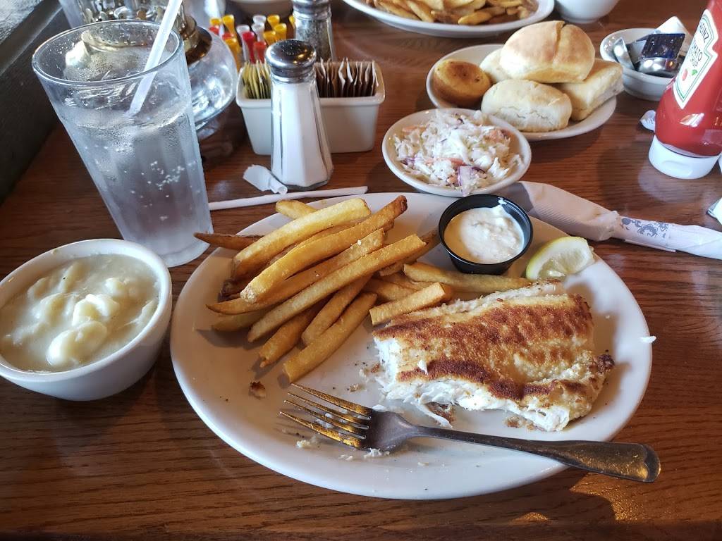 Cracker Barrel Old Country Store | restaurant | 357 Maine Mall Rd, South Portland, ME 04106, USA | 2077737530 OR +1 207-773-7530