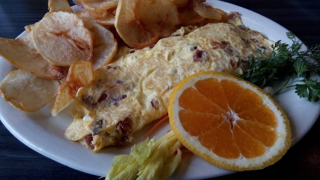 Colonial Diner | restaurant | 924 N Broad St, Woodbury, NJ 08096, USA | 8568486732 OR +1 856-848-6732