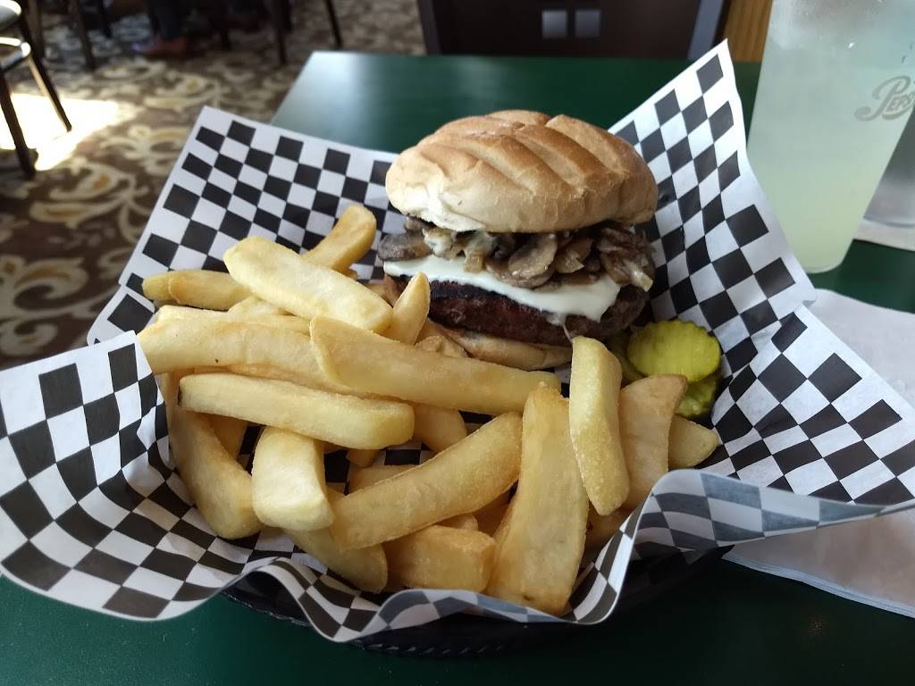 Chelos Hometown Bar & Grille | restaurant | 2225 Post Rd, Warwick, RI 02886, USA | 4017377299 OR +1 401-737-7299