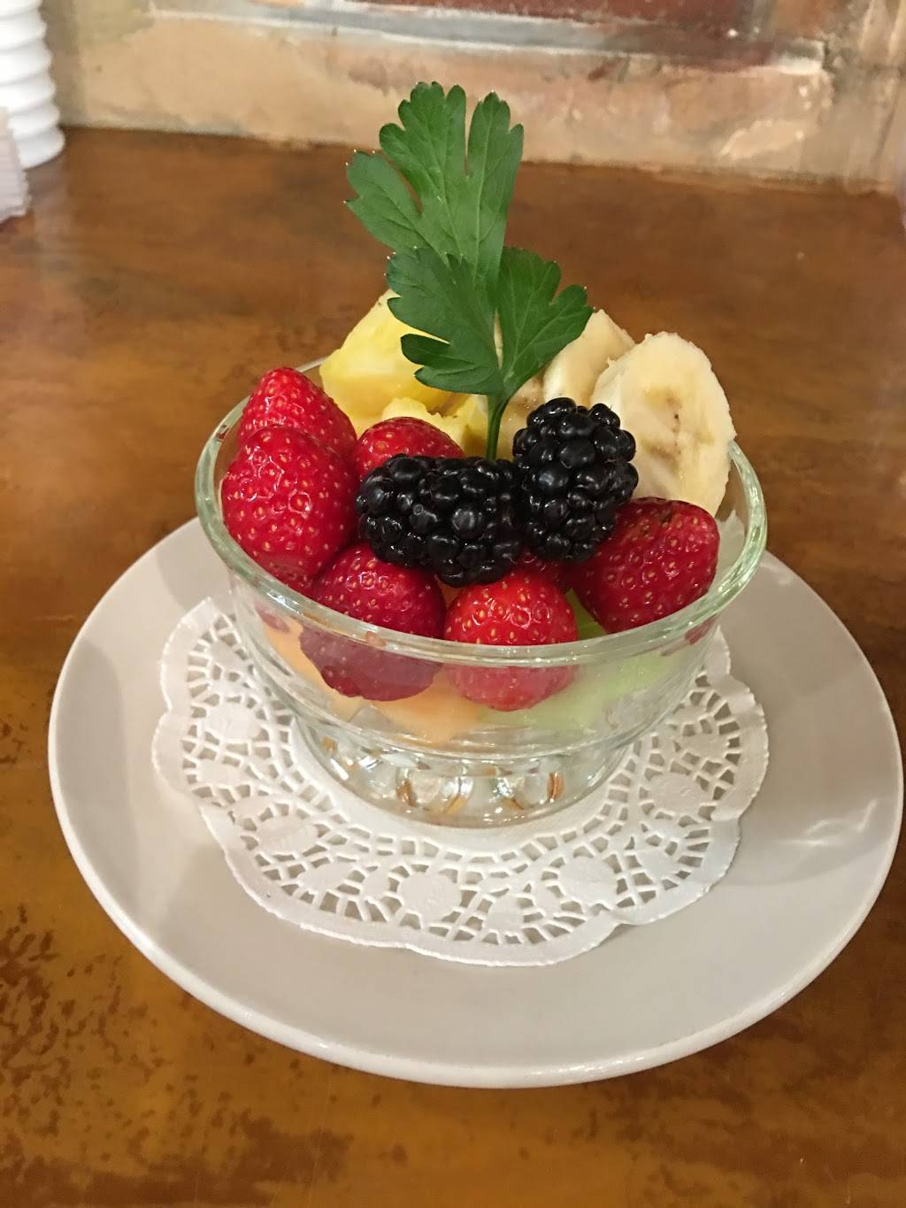 Suzie’s Grill Cafe | restaurant | 150 Ouellette Pl #120, Windsor, ON N8X 1L9, Canada | 5199690006 OR +1 519-969-0006