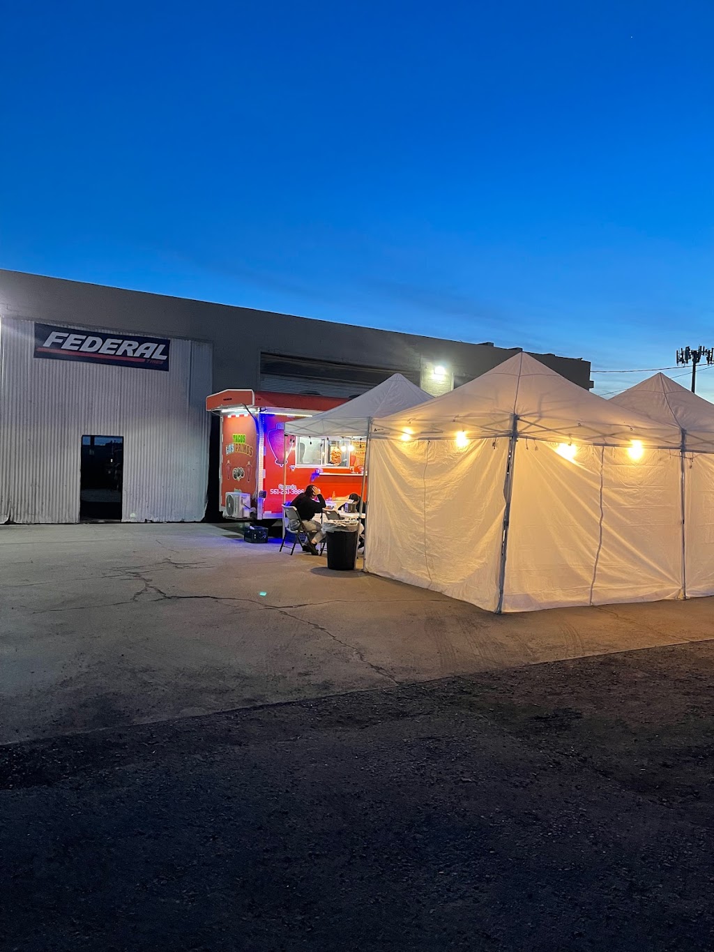 Tacos Los Primos | restaurant | 2401 W McDowell Rd, Phoenix, AZ 85009, USA | 5612613886 OR +1 561-261-3886