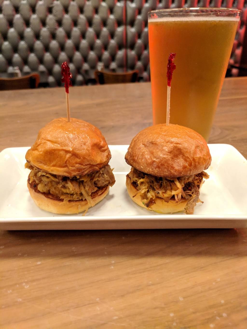 Burnt City Brewing | restaurant | 2747 N Lincoln Ave, Chicago, IL 60614, USA | 7732951270 OR +1 773-295-1270