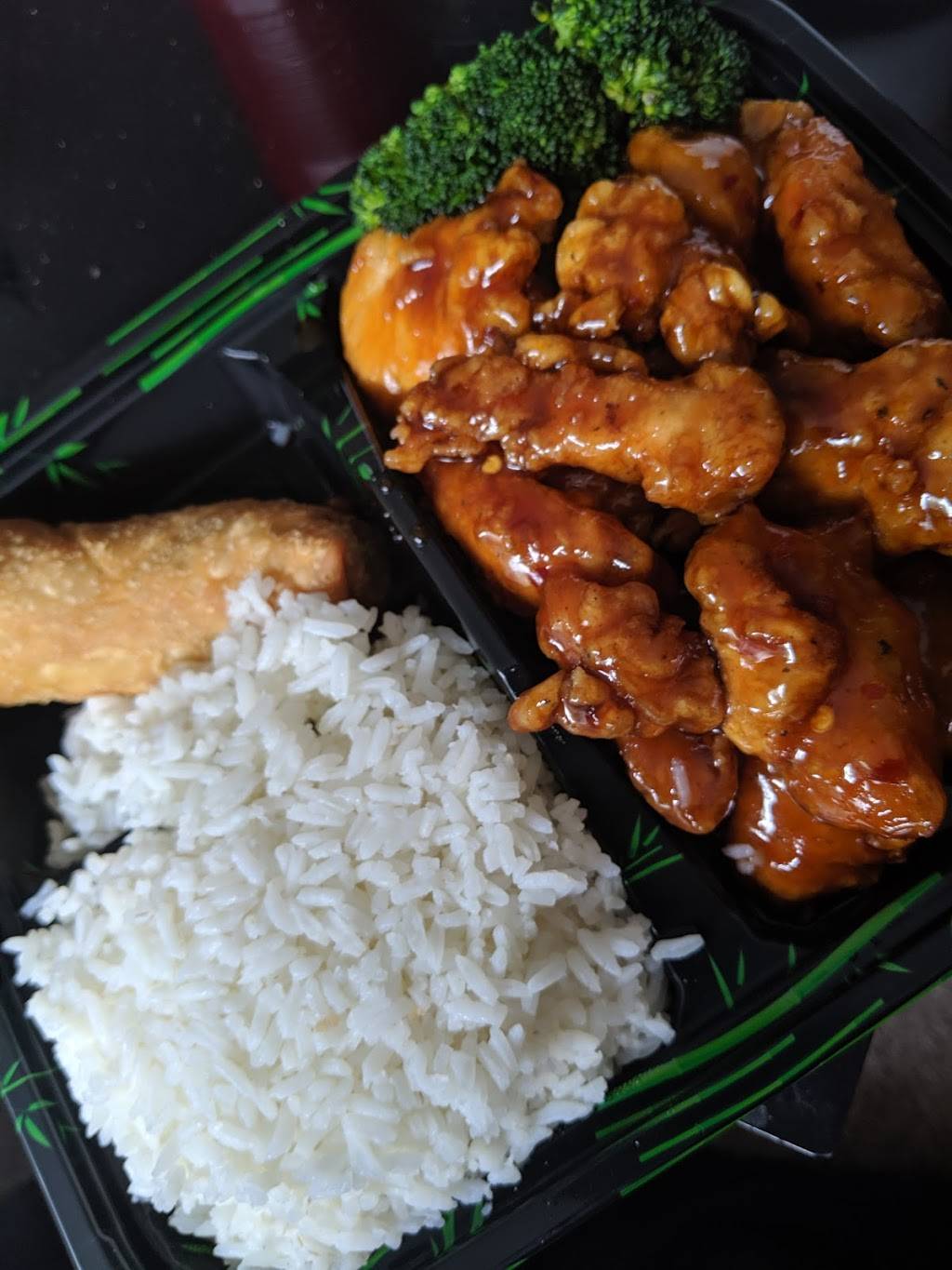 Far East Chinese and Thai Food | restaurant | 1216 W 14 Mile Rd, Clawson, MI 48017, USA | 2482888880 OR +1 248-288-8880