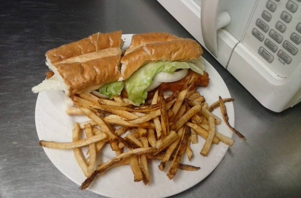 Magillas | restaurant | 3126, 255 S Four Mile Run Rd, Youngstown, OH 44515, USA | 3307993335 OR +1 330-799-3335