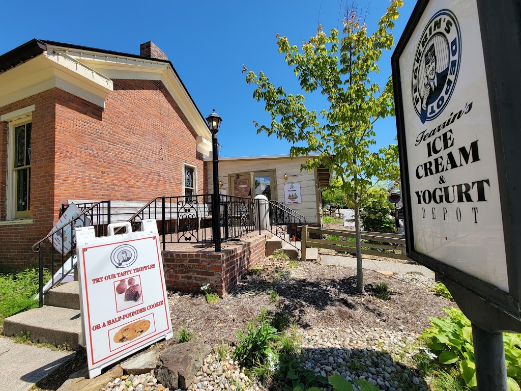 Fearrins Ice Cream & Yogurt Depot | restaurant | 95 S Van Buren St, Nashville, IN 47448, USA | 8129887677 OR +1 812-988-7677