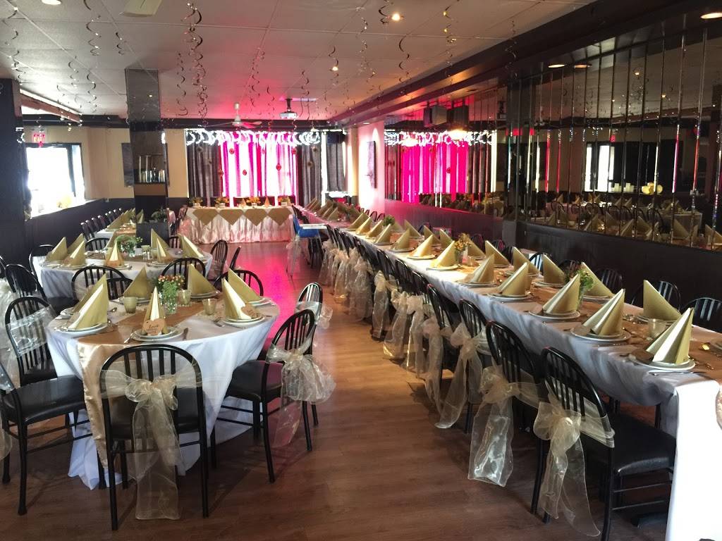 Flamingos Restaurant & Bar | restaurant | 385 The West Mall, Etobicoke, ON M9C 1E7, Canada | 4169139258 OR +1 416-913-9258