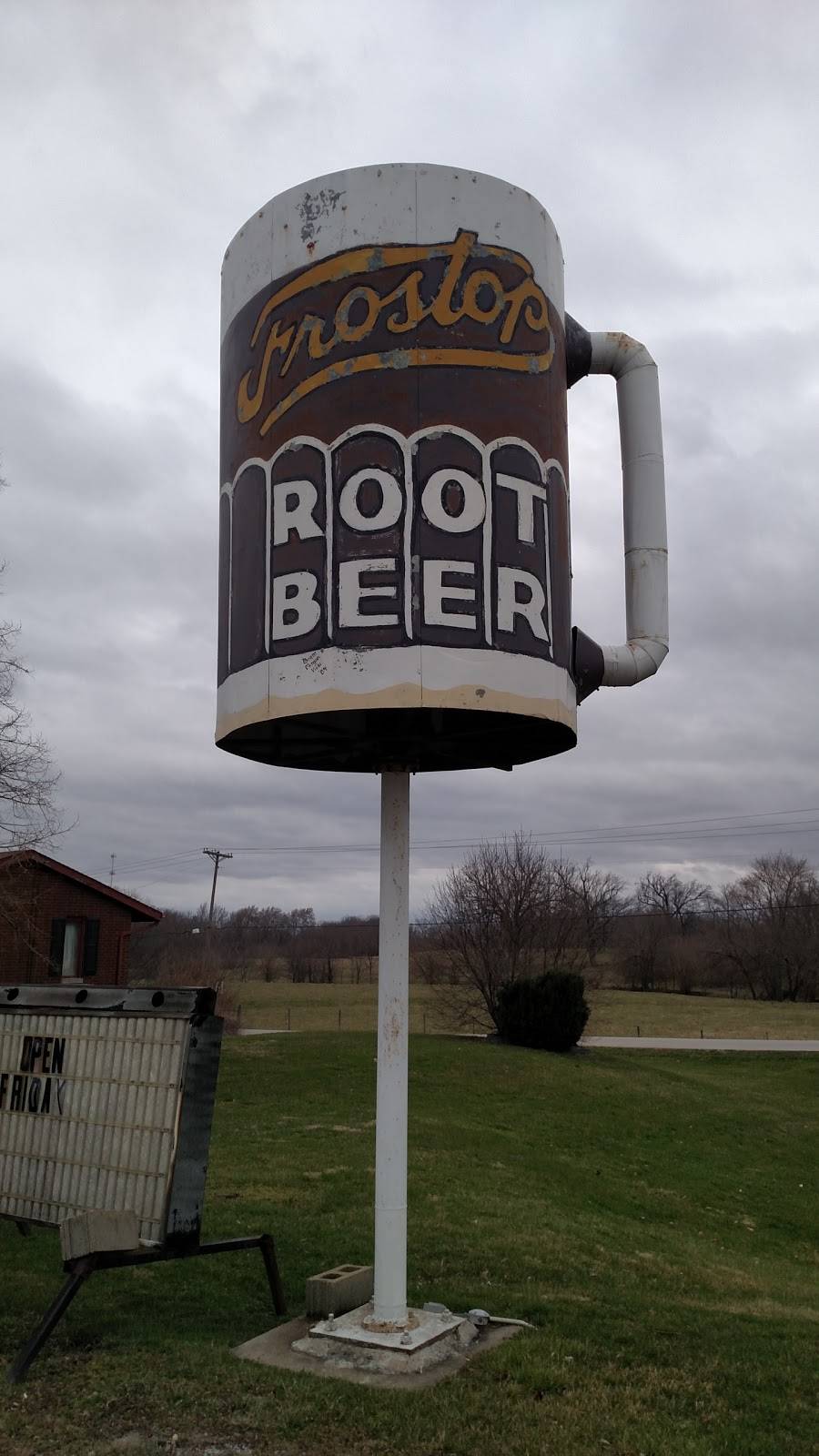 Riggens Frostop | restaurant | 314 N Pennsylvania St, Chrisman, IL 61924, USA | 2172692223 OR +1 217-269-2223