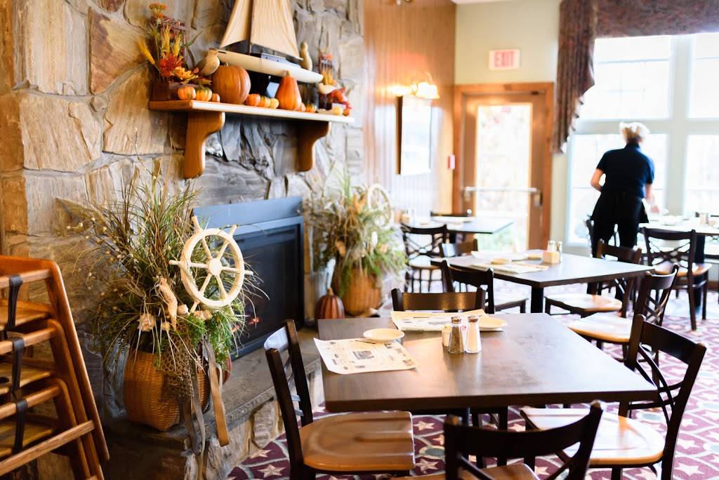 Crows Nest Restaurant | restaurant | 288 Arnolds Neck Dr, Warwick, RI 02886, USA | 4017326575 OR +1 401-732-6575