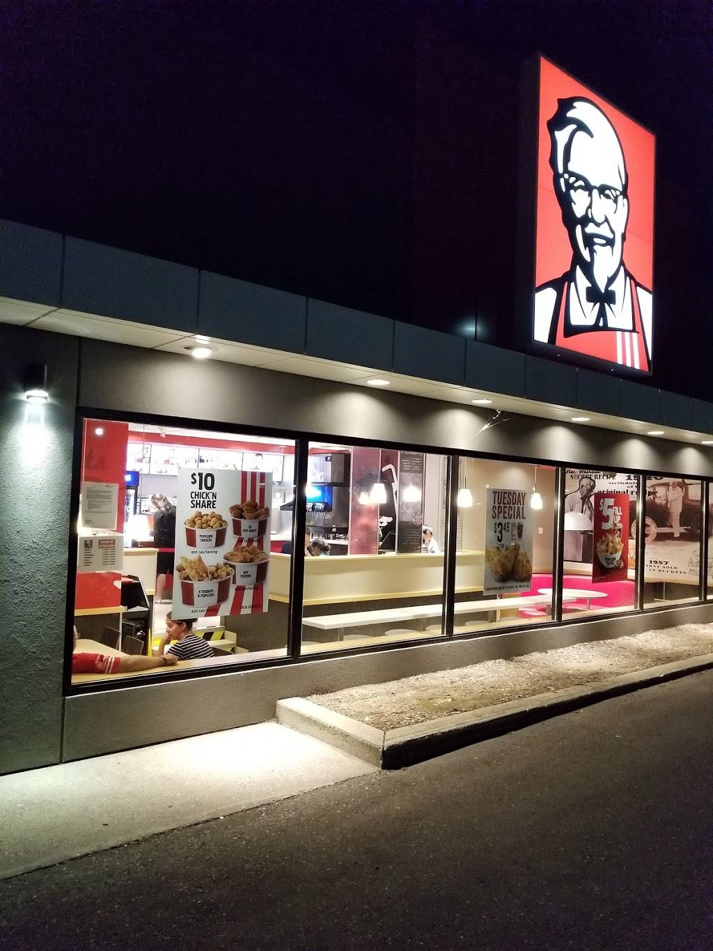 KFC | meal delivery | 507 Division St, Cobourg, ON K9A 3S3, Canada | 9053727711 OR +1 905-372-7711
